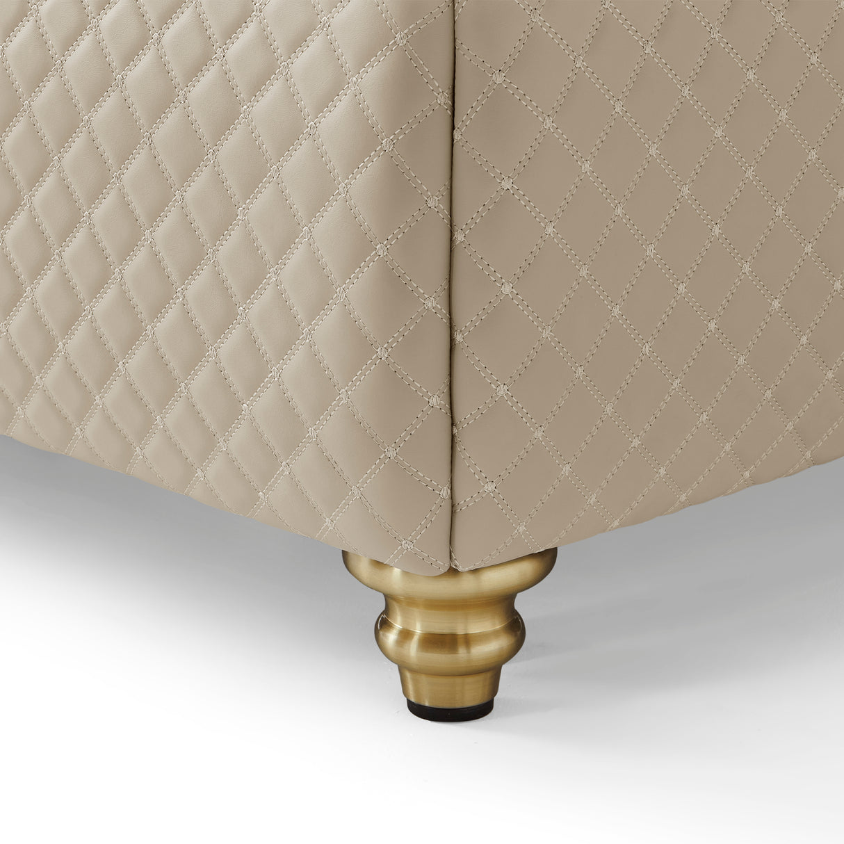 غرفة نوم نولا باللون البني