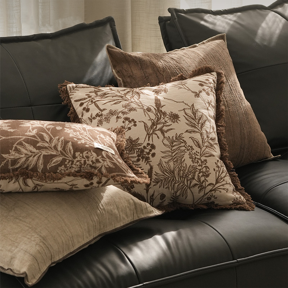 وسادة مزخرفة