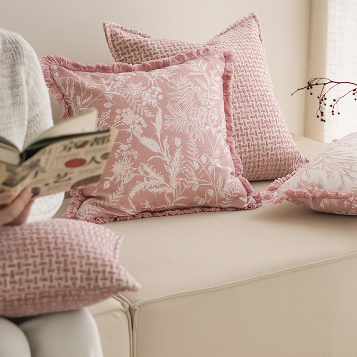 وسادة مزخرفة