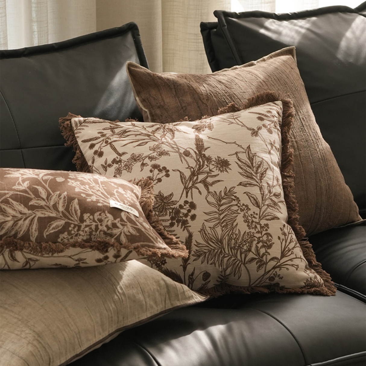 وسادة مزخرفة