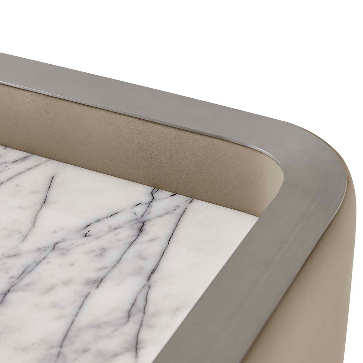 تسريحة نايلا باللون البني