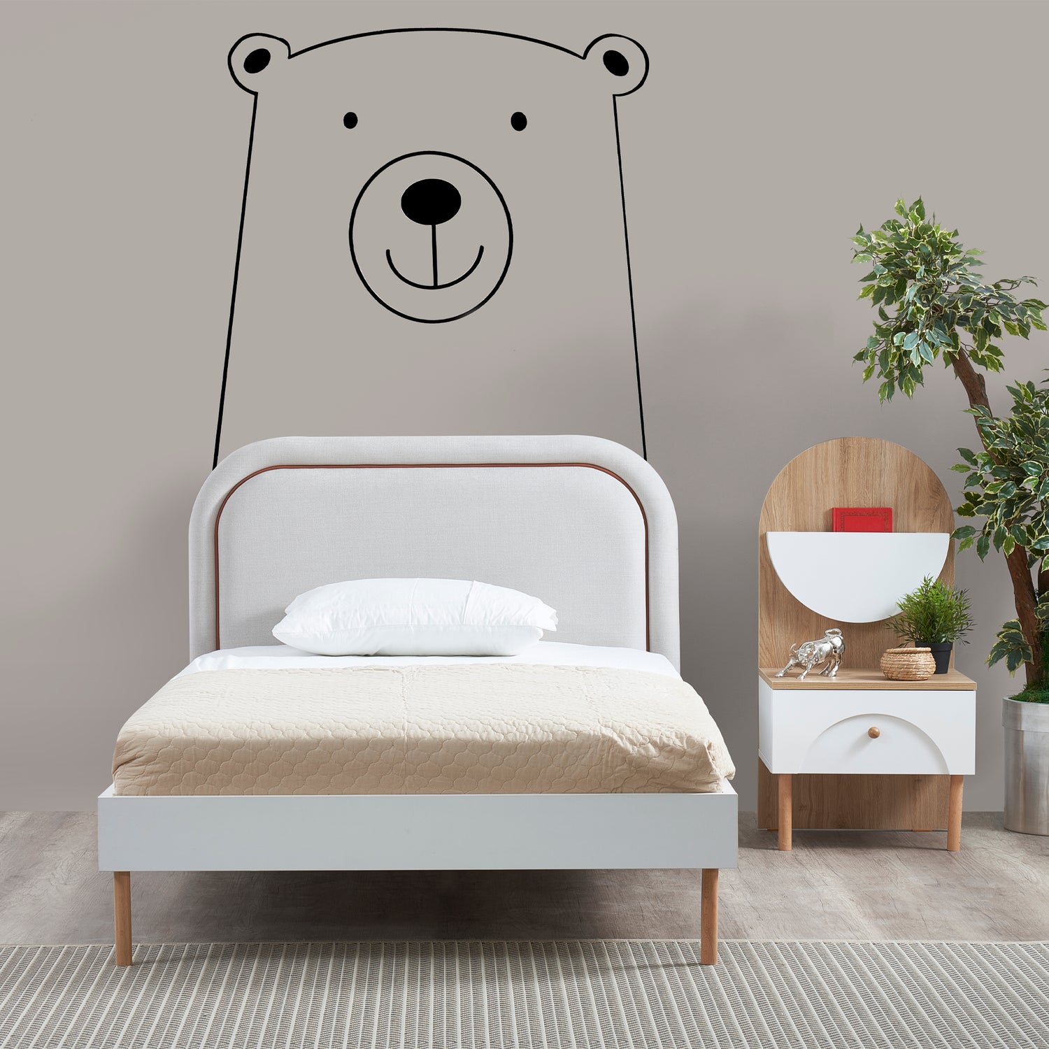 غرفة نوم مورفي باللون الأبيض