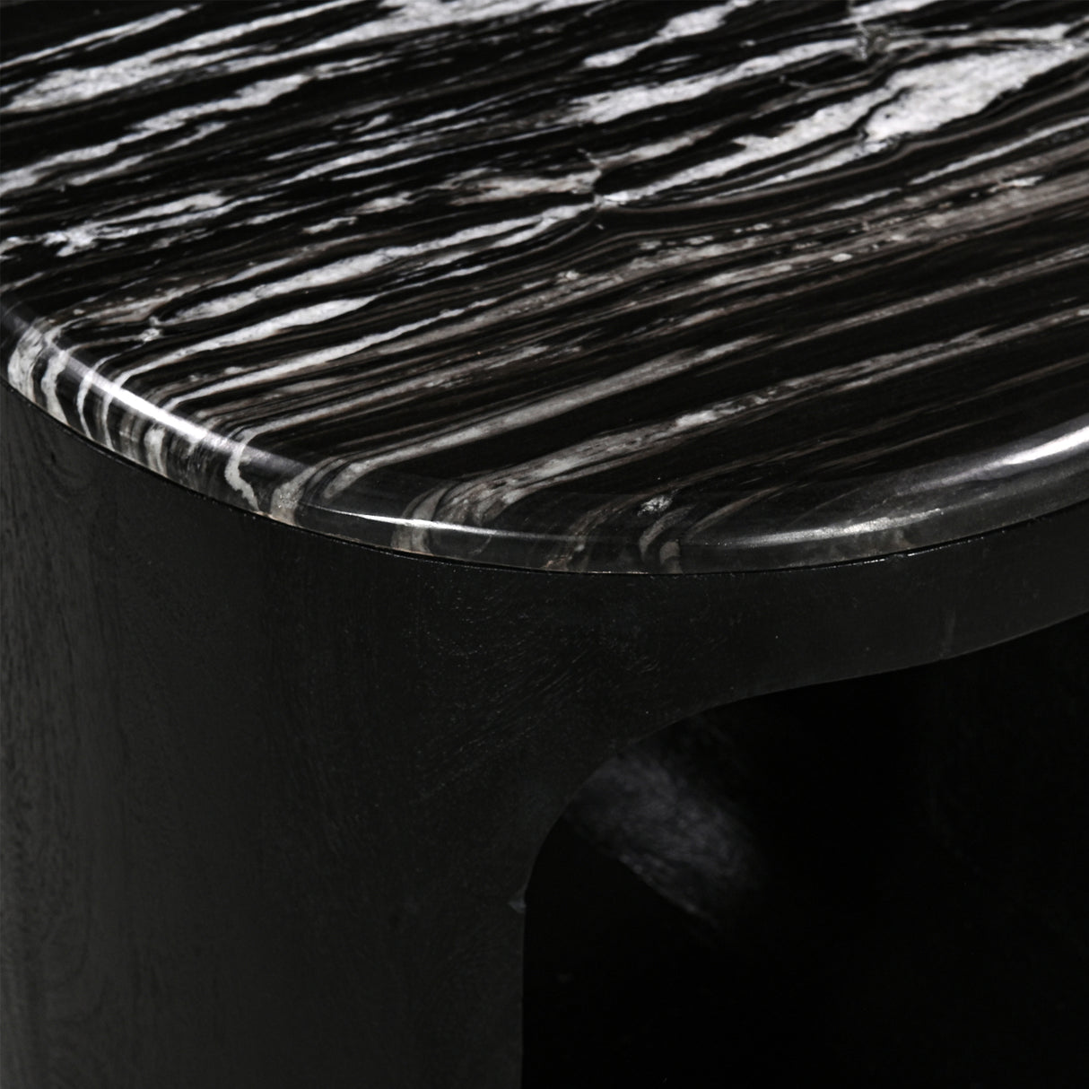 طاولة وسطية أسترا باللون الأسود