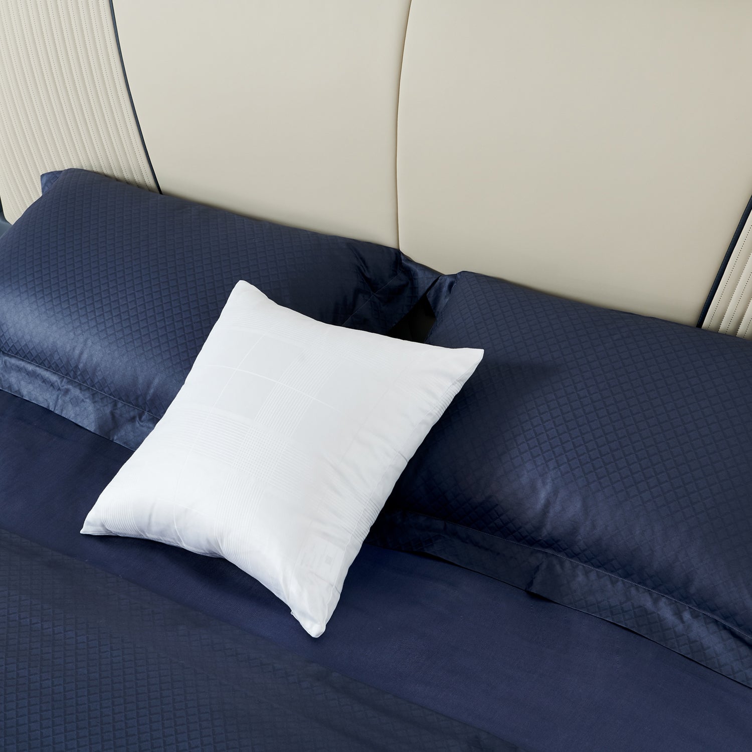 سرير رولا باللون الأزرق