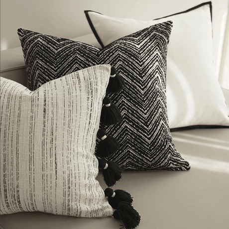 وسادة مزخرفة