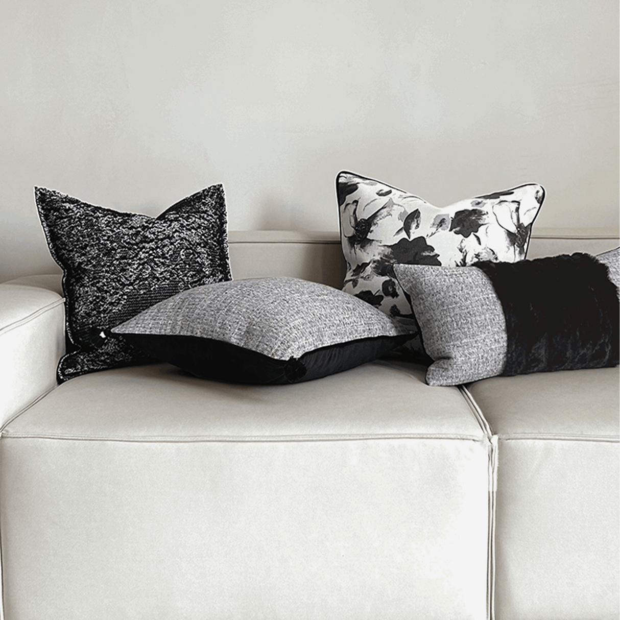 وسادة مزخرفة