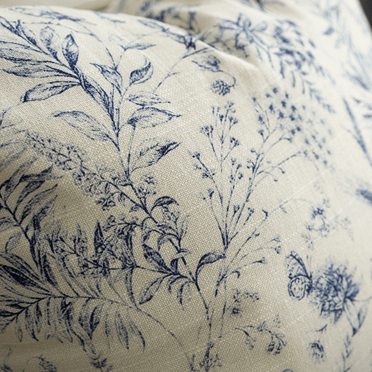 وسادة مزخرفة