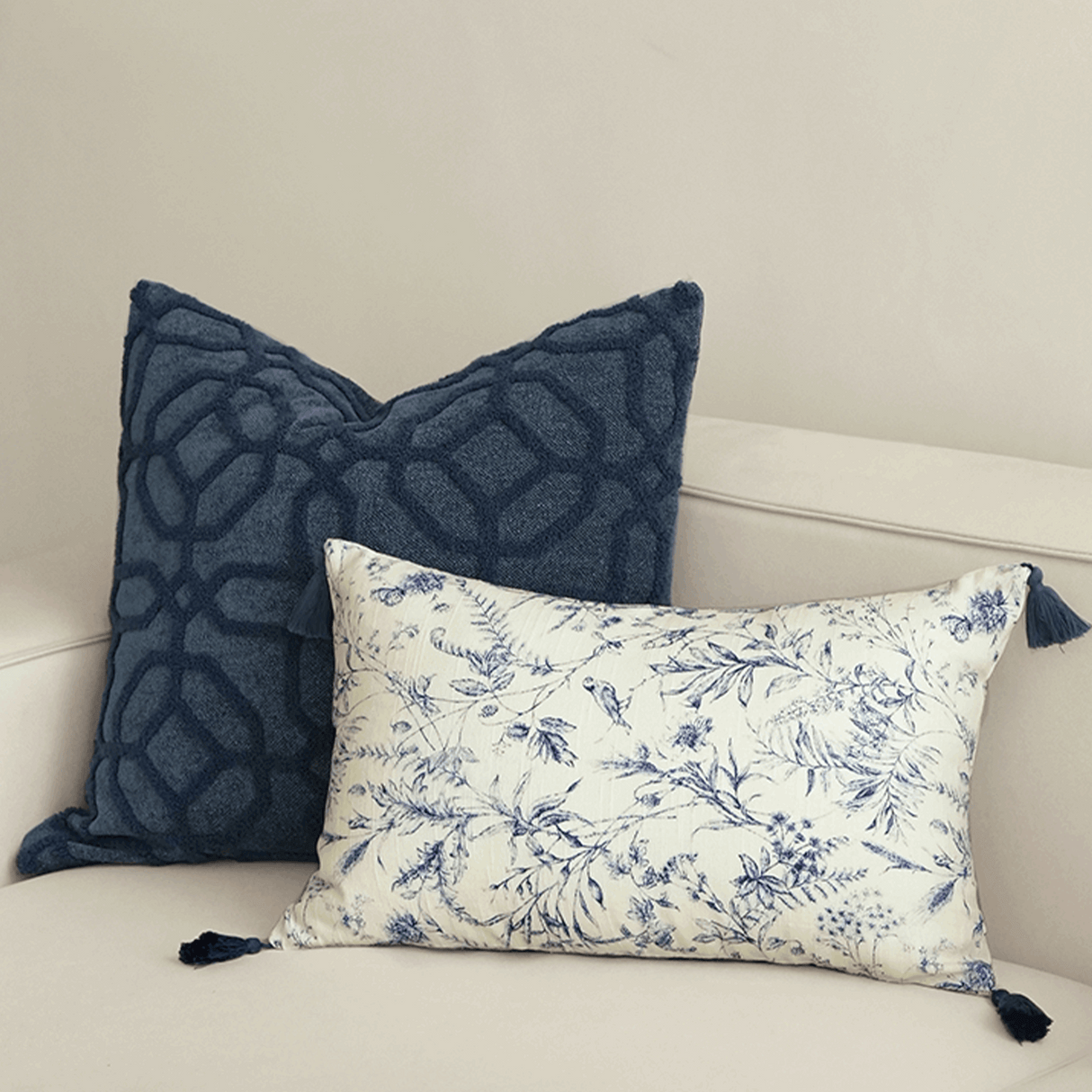 وسادة مزخرفة