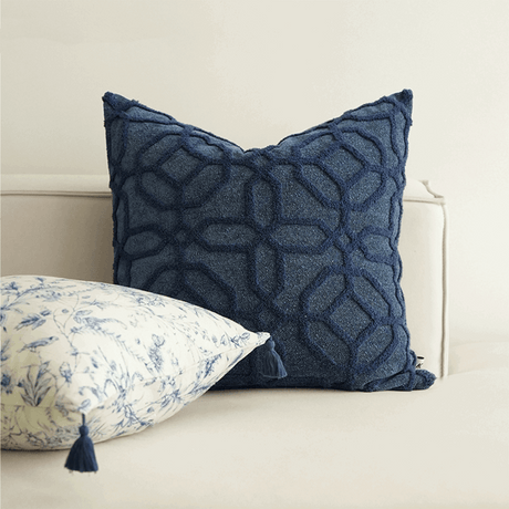 وسادة مزخرفة