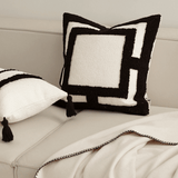 وسادة مزخرفة