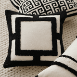 وسادة مزخرفة