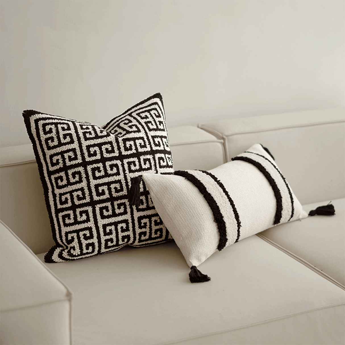 وسادة مزخرفة