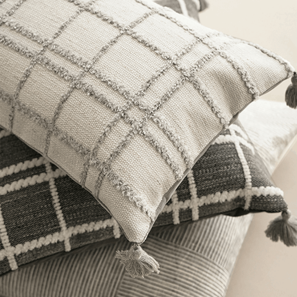 وسادة مزخرفة