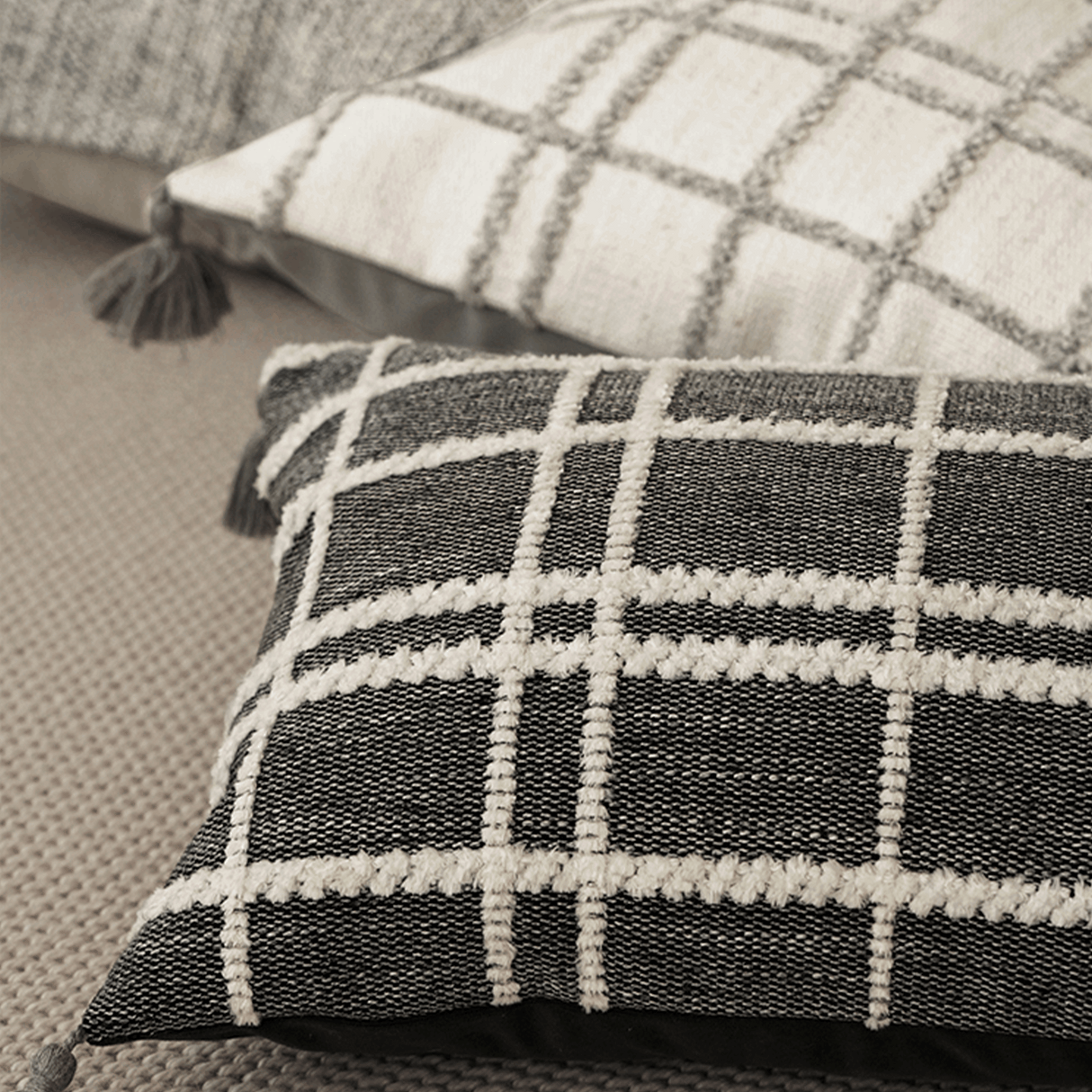 وسادة مزخرفة