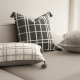 وسادة مزخرفة