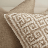 وسادة مزخرفة