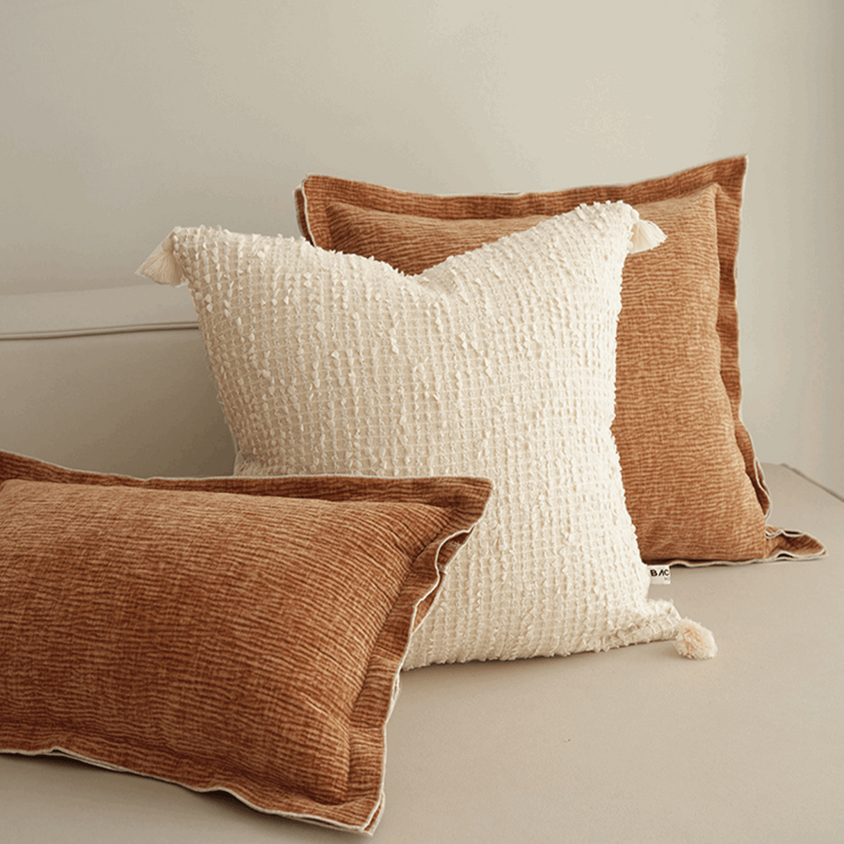 وسادة مزخرفة