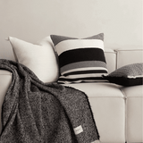 وسادة مزخرفة