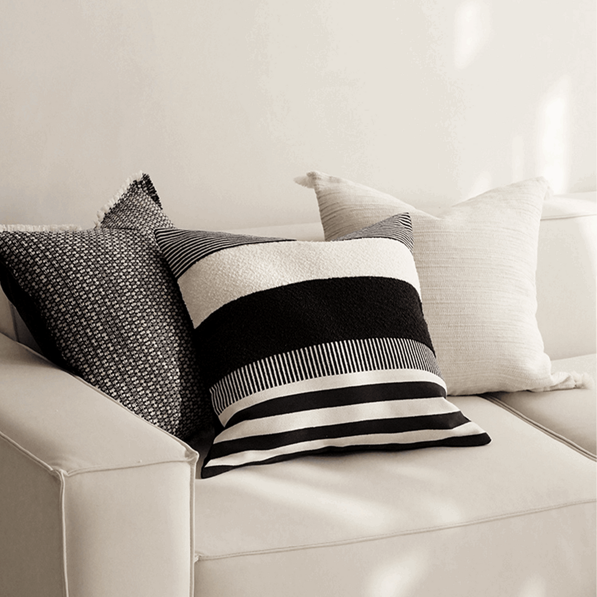 وسادة مزخرفة