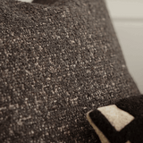 وسادة مزخرفة