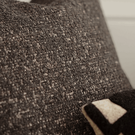 وسادة مزخرفة