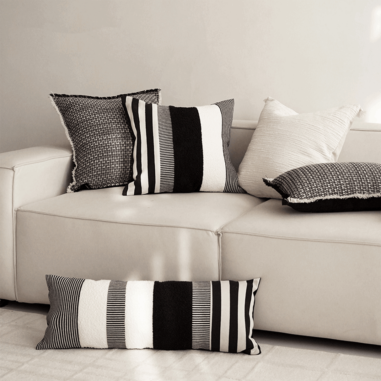 وسادة مزخرفة