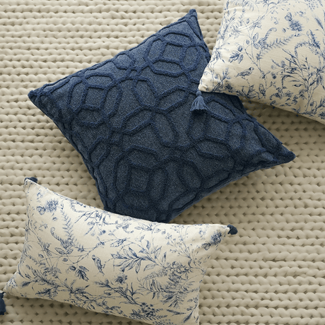 وسادة مزخرفة