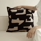 وسادة مزخرفة