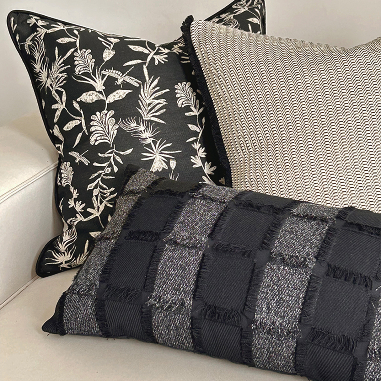 وسادة مزخرفة