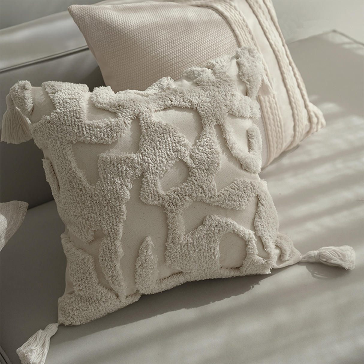 وسادة مزخرفة