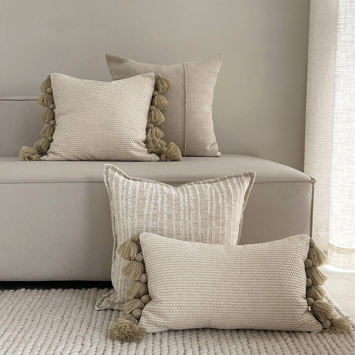 وسادة مزخرفة