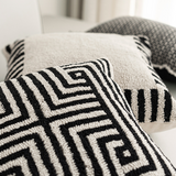 وسادة مزخرفة