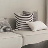 وسادة مزخرفة