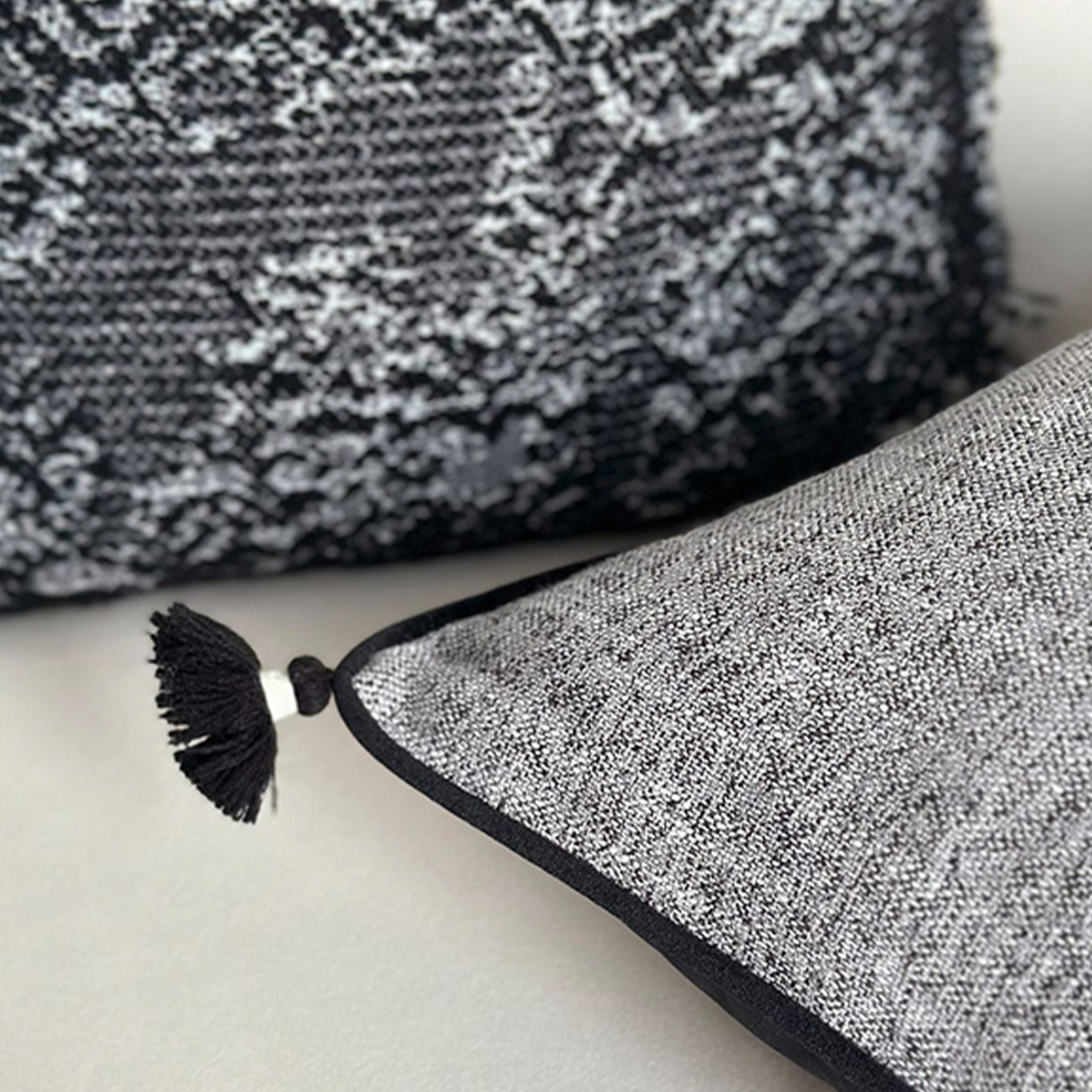 وسادة مزخرفة