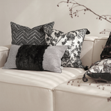 وسادة مزخرفة