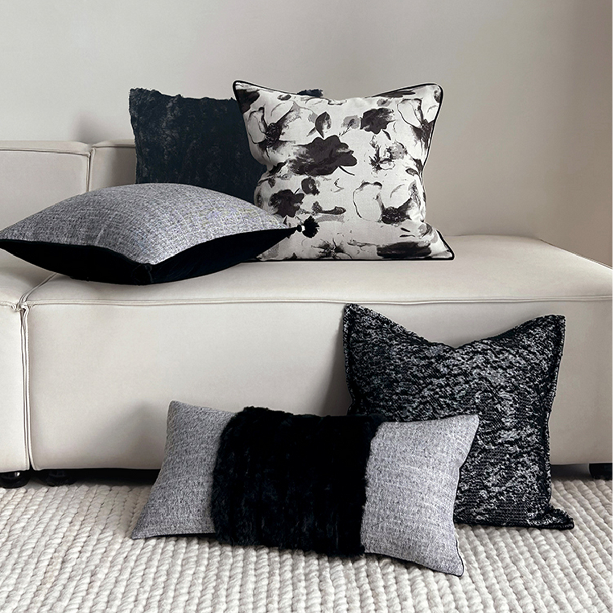 وسادة مزخرفة