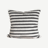 وسادة مزخرفة