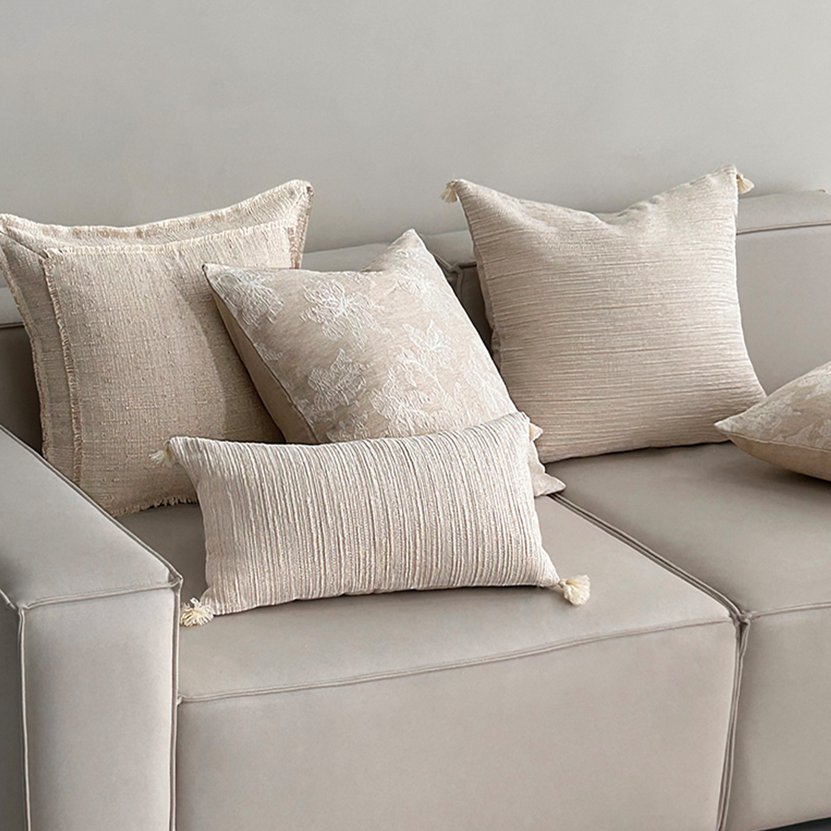 وسادة مزخرفة