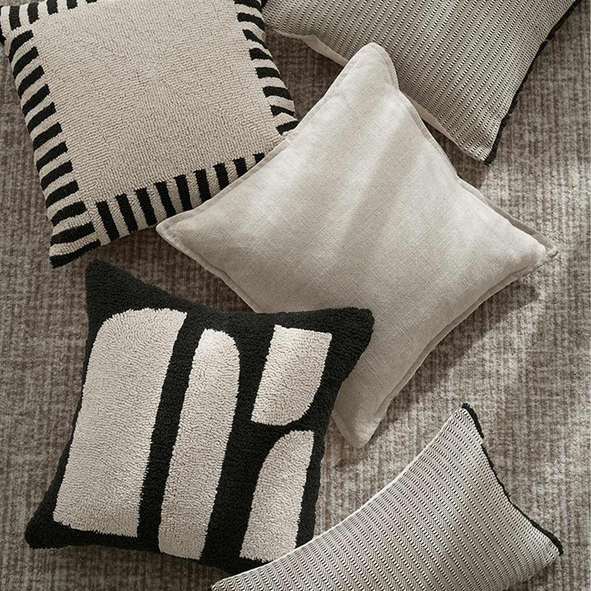 وسادة مزخرفة