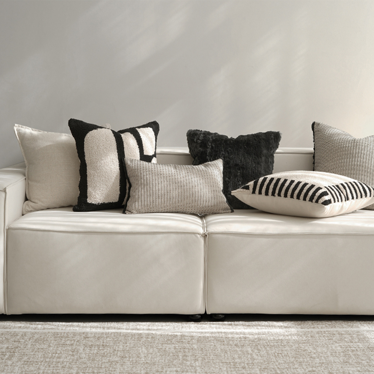 وسادة مزخرفة