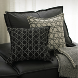 وسادة مزخرفة