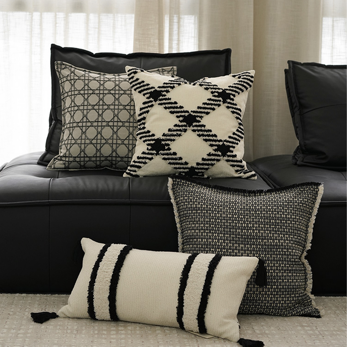 وسادة مزخرفة