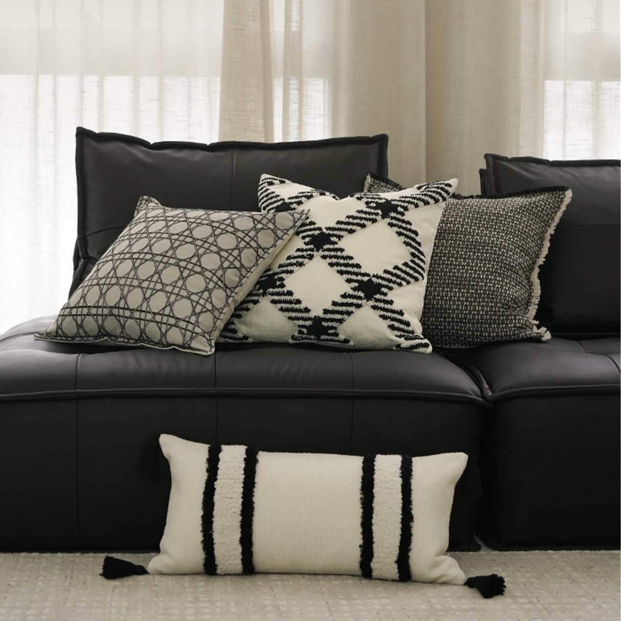 وسادة مزخرفة