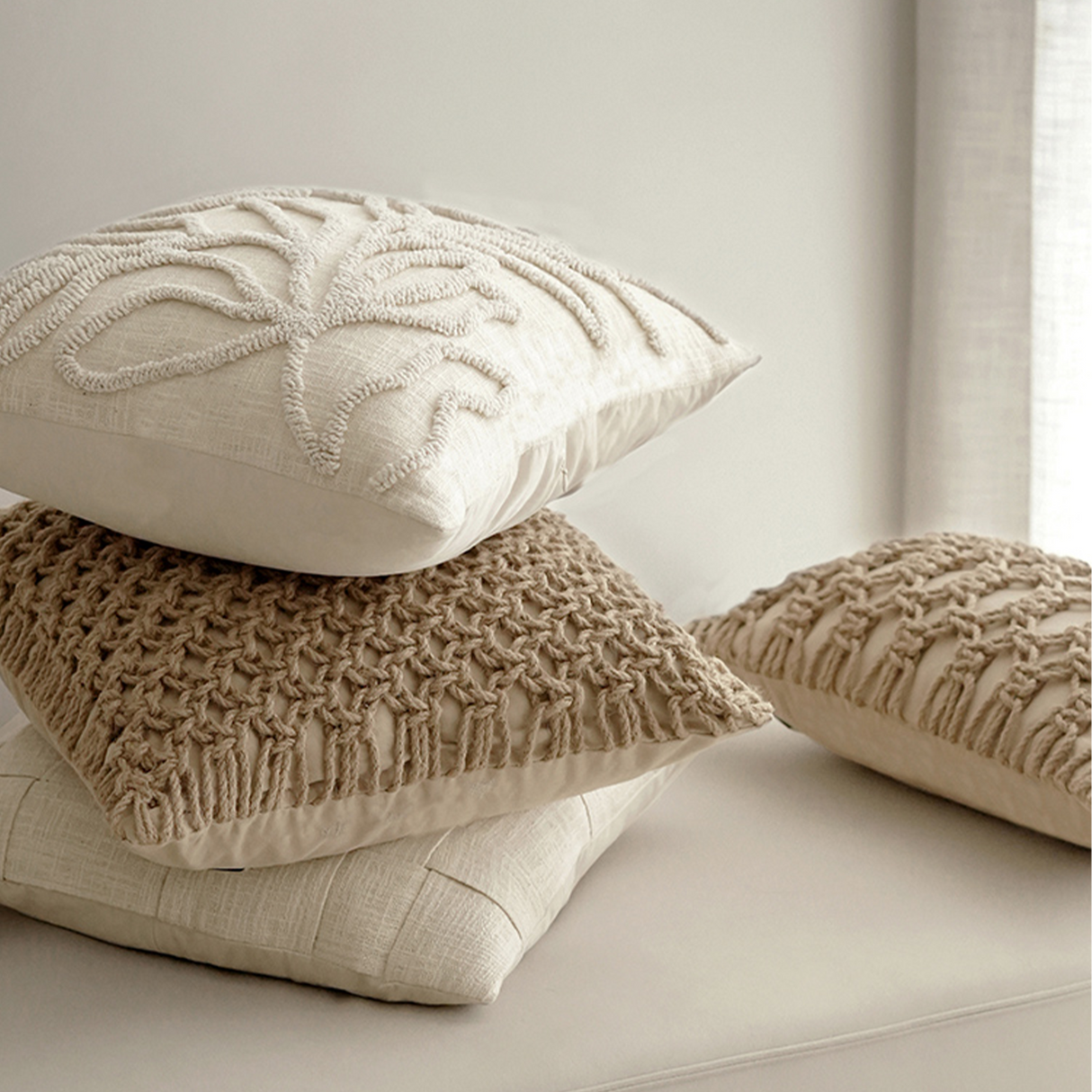 وسادة مزخرفة