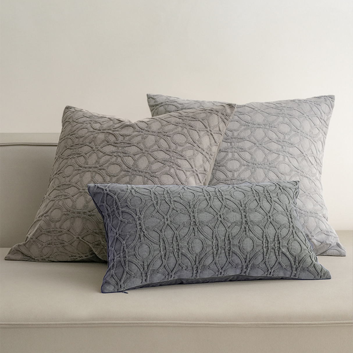 وسادة مزخرفة