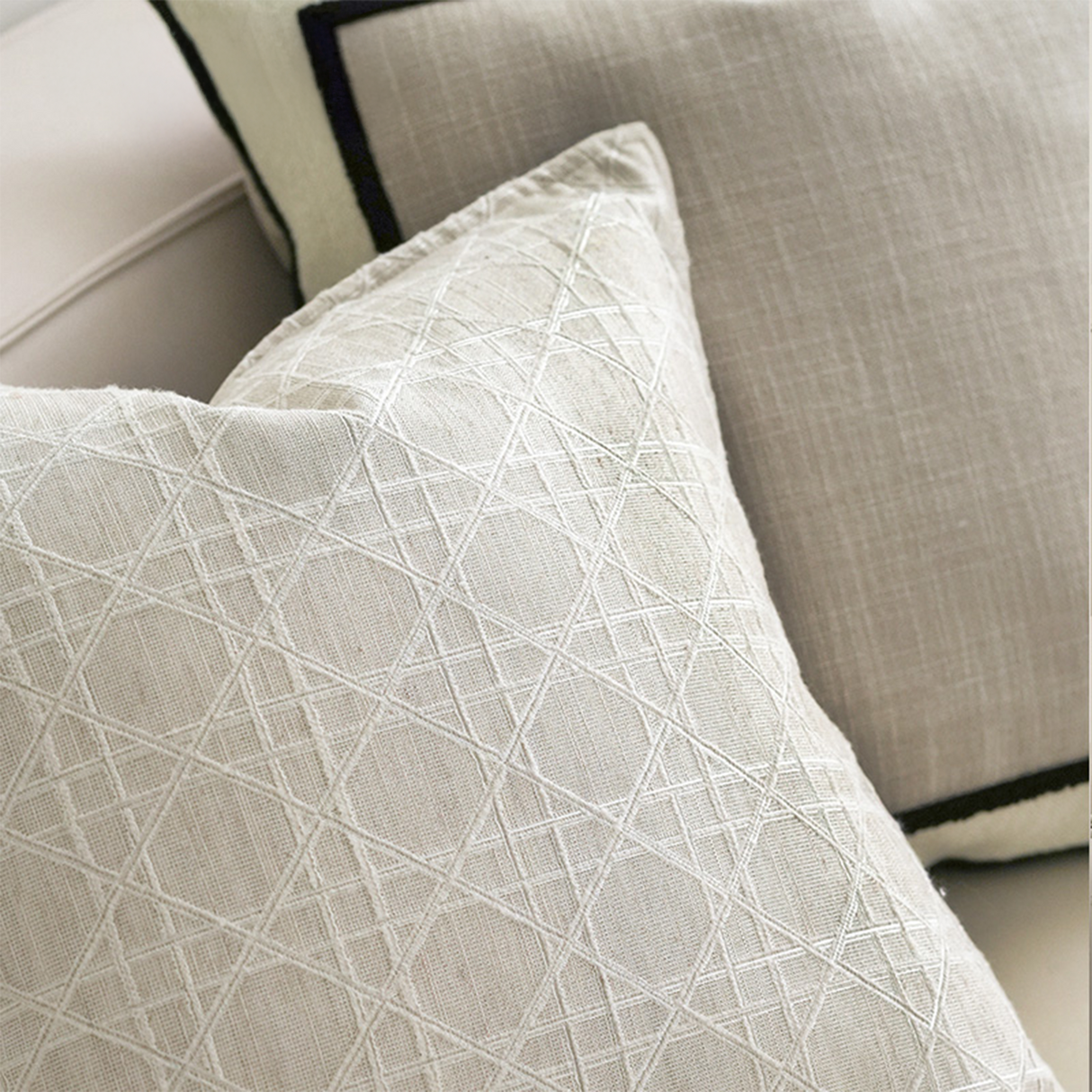 وسادة مزخرفة