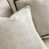 وسادة مزخرفة