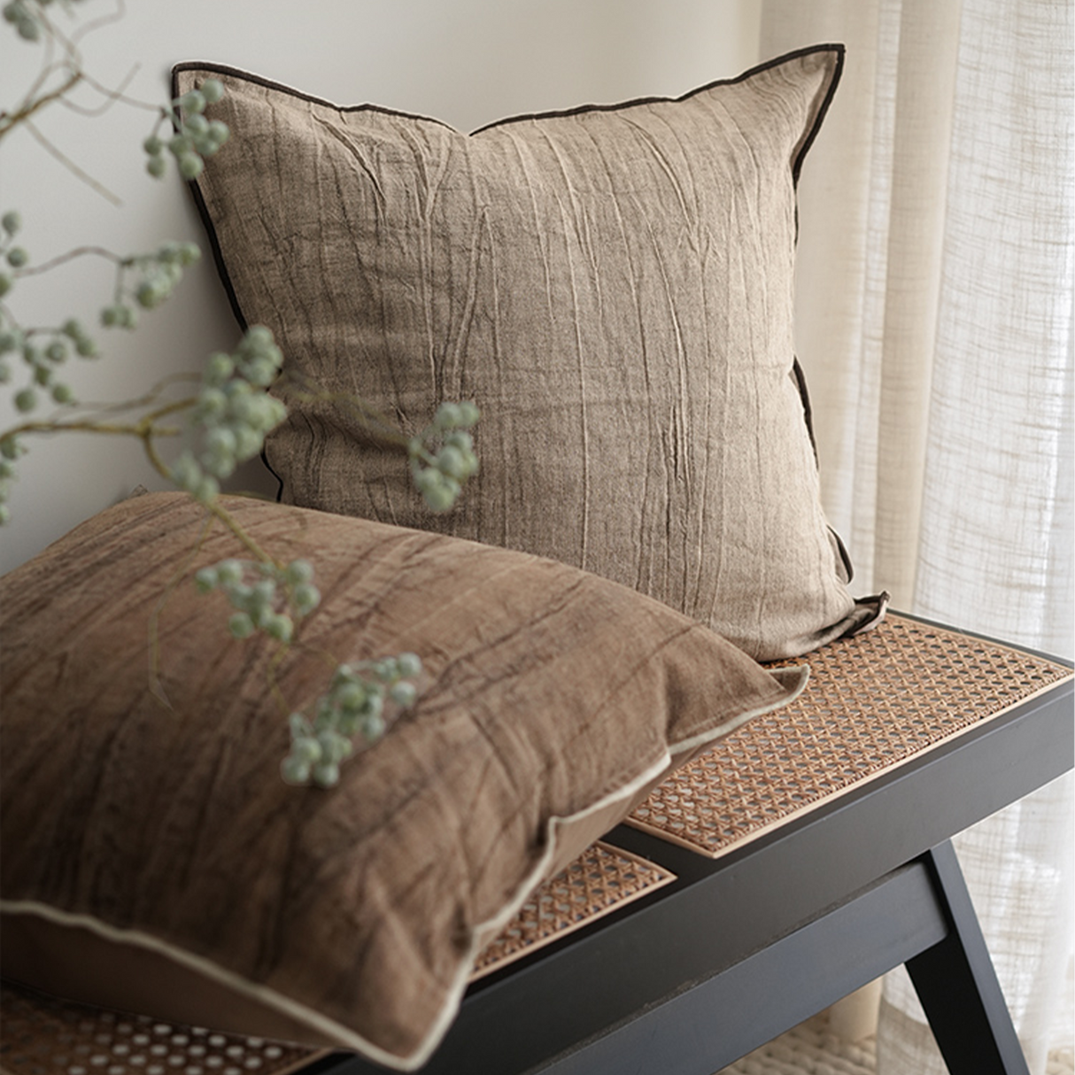 وسادة مزخرفة