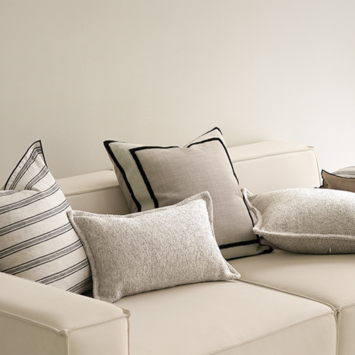 وسادة مزخرفة