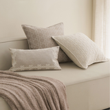 وسادة مزخرفة